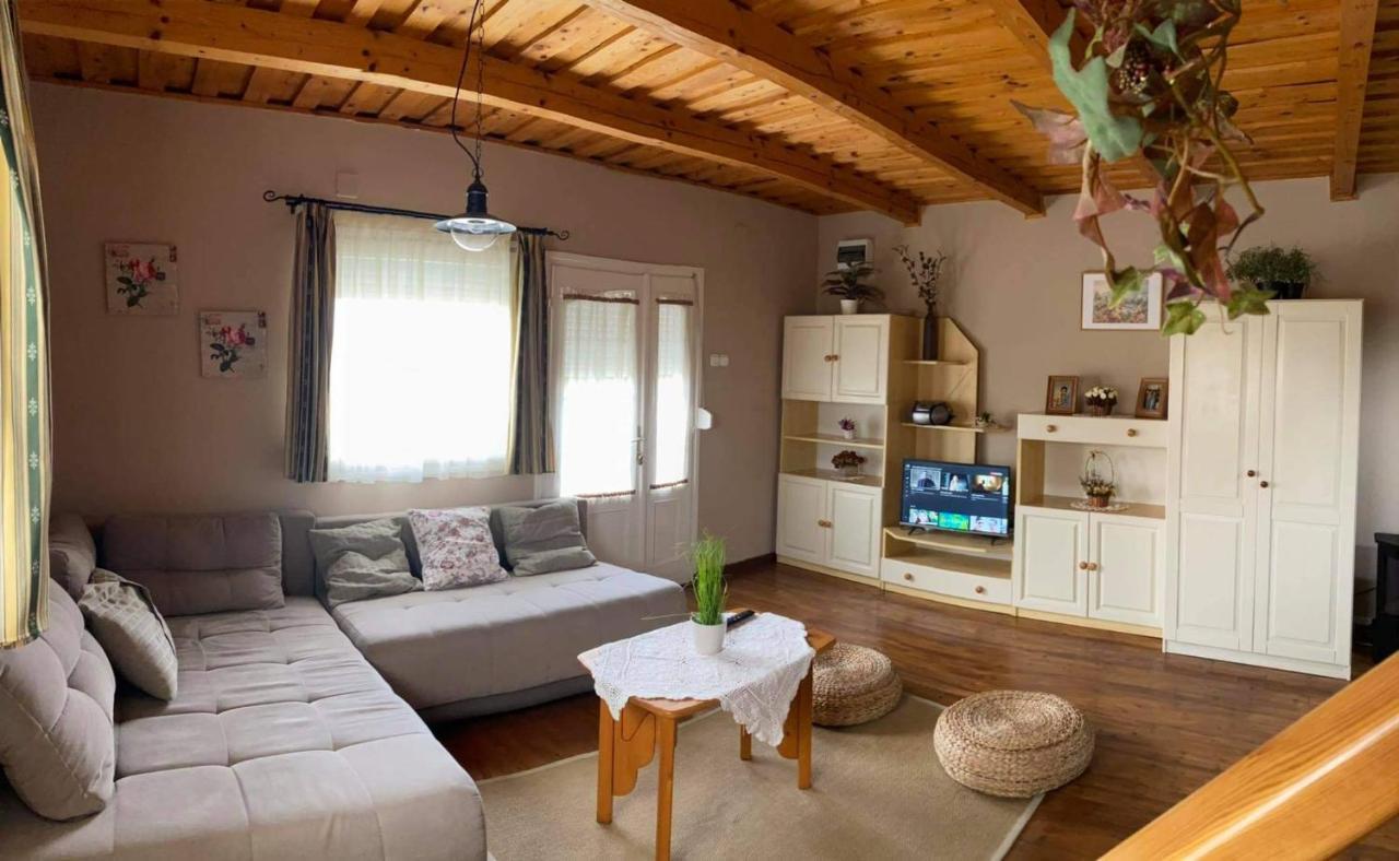 Kotnyek Nyaralo Villa Balatonkeresztur Luaran gambar