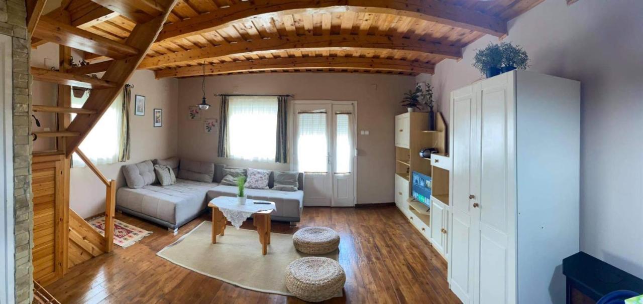 Kotnyek Nyaralo Villa Balatonkeresztur Luaran gambar