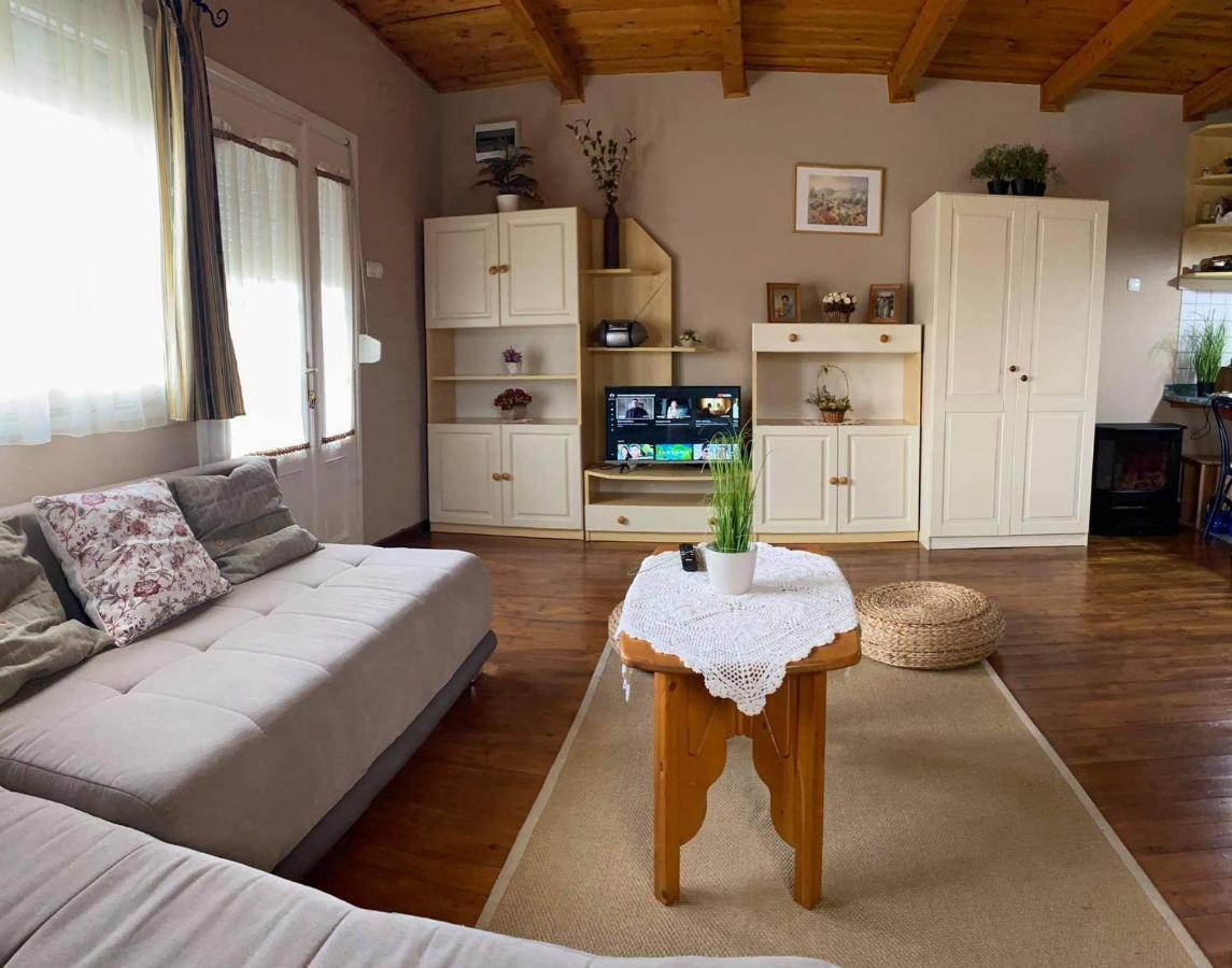 Kotnyek Nyaralo Villa Balatonkeresztur Luaran gambar